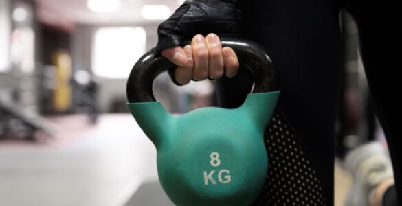 Kettlebell ganha espaço em treinos funcionais