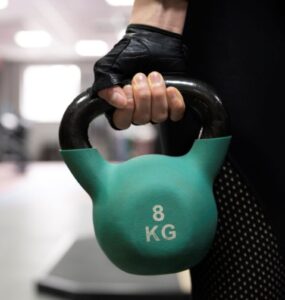 Kettlebell ganha espaço em treinos funcionais