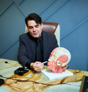 Francisco Àsshis explica aspectos da dermatologia estética