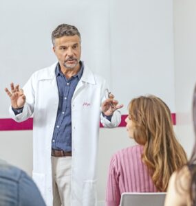 Formação em medicina abre espaço para múltiplas carreiras
