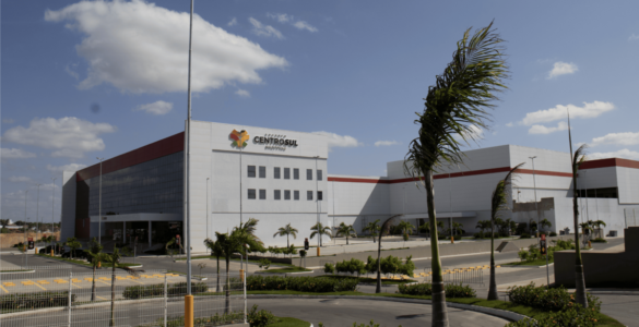 Construção de shopping marca desenvolvimento em Lagarto