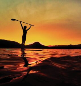 SUP Para Todos promove aulas gratuitas de stand up surf em São Sebastião
