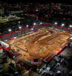 Enzo Lopes vence etapa e acirra disputa do Arena Cross