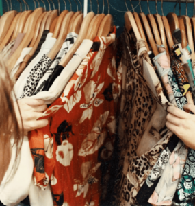Consumo consciente impulsiona moda versátil no Brasil