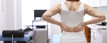 Escoliose degenerativa pode atingir mulheres após menopausa