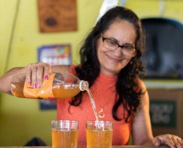 Empresa lança bebida mista alcoólica à base de mel de cacau