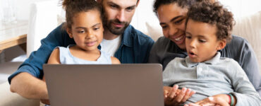 Informação validada guia pais e evita diagnóstico online