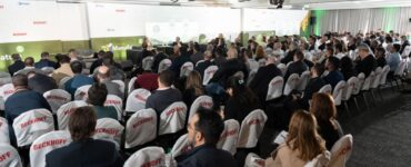 Brasil precisa reindustrializar, alerta professor da FGV