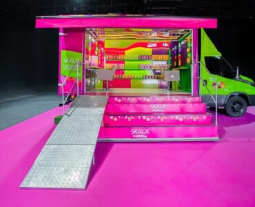 Skala promove ação itinerante com salão móvel em 12 cidades