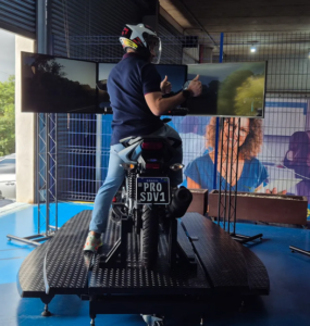 Simuladores de moto podem salvar 4.800 vidas por ano no país