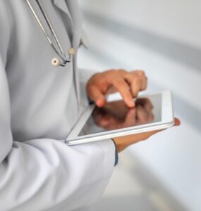 Tecnologia conecta raciocínio médico a evidência científica