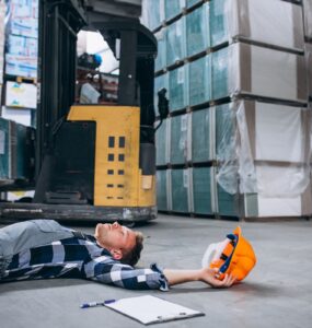 Brasil tem mais de 200 acidentes de trabalho ao dia por impactos contra pessoas