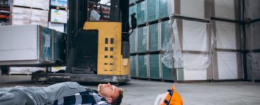 Brasil tem mais de 200 acidentes de trabalho ao dia por impactos contra pessoas