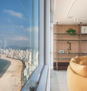 Arquitetura autoral marca projeto em Balneário Camboriú