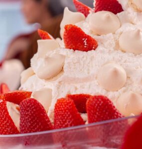 Gastronomia é uma das atrações da Festa de Flores e Morangos