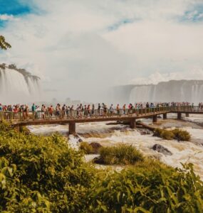 No Sul do Brasil, Foz do Iguaçu atrai turistas durante todo o ano