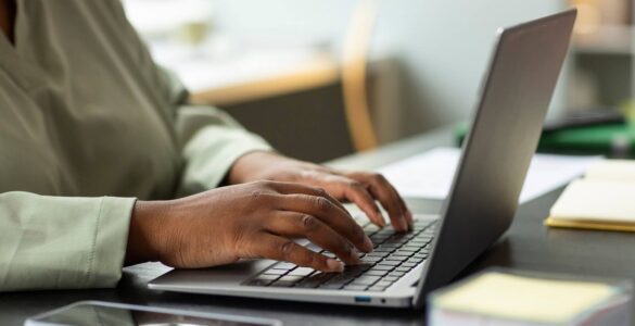 EAD supera ensino presencial pela primeira vez no Brasil