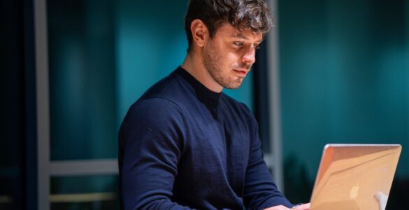 Deel apresenta sete agentes de IA voltados para o RH