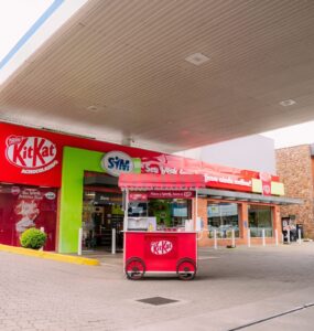 SIM e Nestlé lançam fachada KitKat® inédita em Gramado