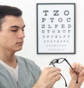 Cirurgia refrativa cresce como opção para correção visual