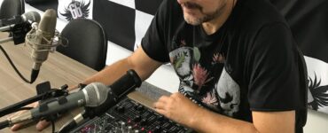 Bandas independentes lutam por espaço e audiência no Brasil