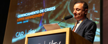 Lei de seguros, IA e conflitos pautam evento internacional