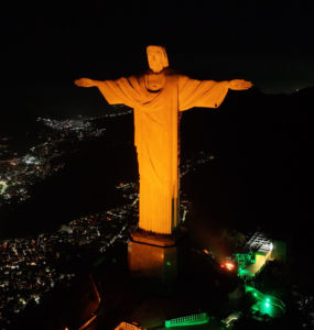 Fiserv ilumina Cristo e reforça compromisso na AL