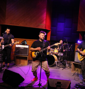 Nohau abre show do CPM 22 no Santo Rock Bar, em São Paulo