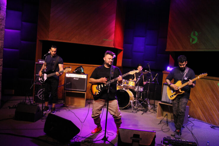 Nohau abre show do CPM 22 no Santo Rock Bar, em São Paulo