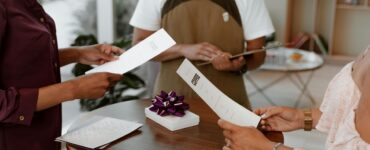 Abrasel lança cartilha “Garçom Nota 10” para qualificação