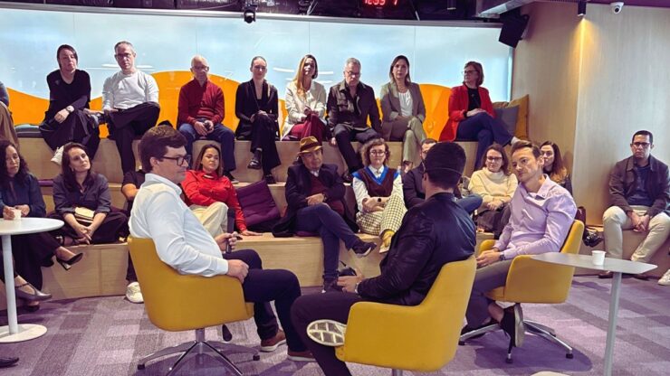 Livro reúne lideranças em CX e tecnologia