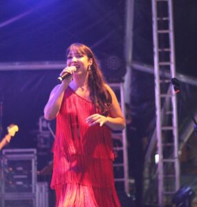 LISLIE lança disco “Fogo & Aguaceiro” no Cine Theatro Brasil de Câmara
