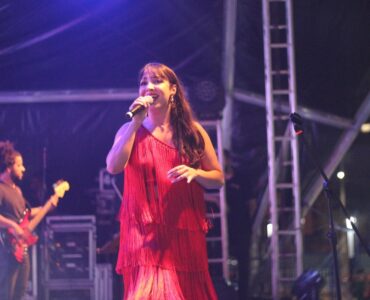 LISLIE lança disco “Fogo & Aguaceiro” no Cine Theatro Brasil de Câmara