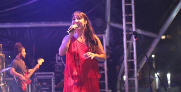 LISLIE lança disco “Fogo & Aguaceiro” no Cine Theatro Brasil de Câmara