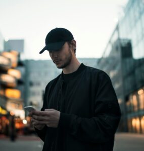 App de vídeos remove 3,5 mi de conteúdos no Brasil em 2025