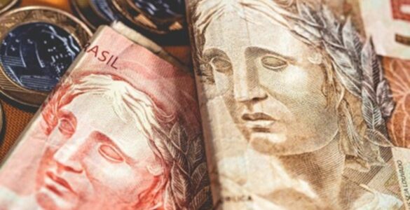 Troco no varejo: metade dos brasileiros prevê fim do papel-moeda