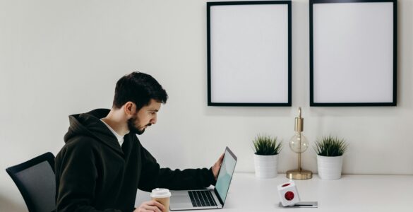 Regulamentação do home office avança, mas desafios persistem no pós-pandemia