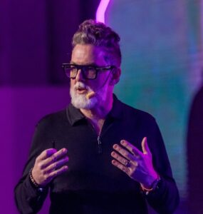 RD Summit: Neil Redding discute futuro da IA nos negócios