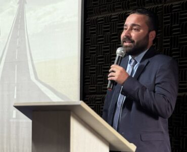 Cofundador da Flow Multas palestra na UNIRJ sobre trânsito
