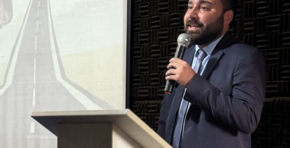 Cofundador da Flow Multas palestra na UNIRJ sobre trânsito