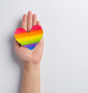 Saúde LGBTQIA+: inclusão e escuta ativa estruturam cuidado