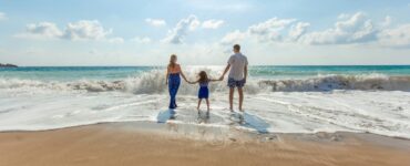 Planejar viagem com crianças inclui cuidados com documentos