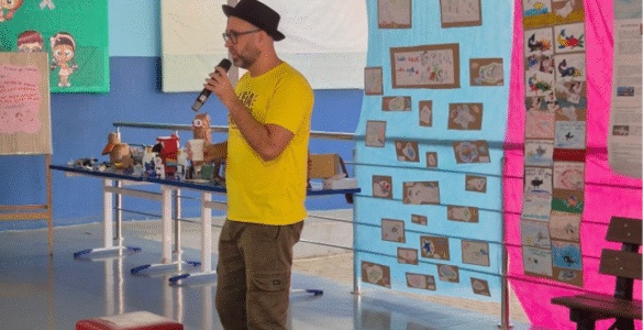 Autor leva o Projeto Douradinho a mil estudantes de Imbituba (SC)