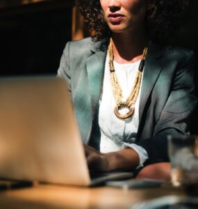 Apenas 19,2% dos especialistas em TI no Brasil são mulheres