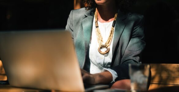 Apenas 19,2% dos especialistas em TI no Brasil são mulheres