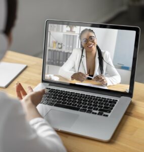 Especialistas pedem nova norma para ASO via telemedicina