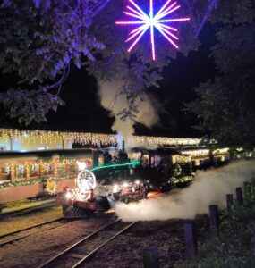 Tiradentes vive magia do Natal com Papai Noel e Maria Fumaça