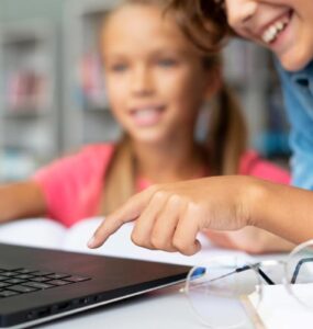 Avanço digital demanda fortalecimento da educação midiática