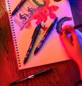 BIC lança linha da caneta 4 Cores da série Stranger Things