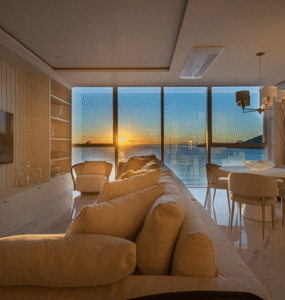 Apartamento une estilo Hamptons e tecnologia em BC